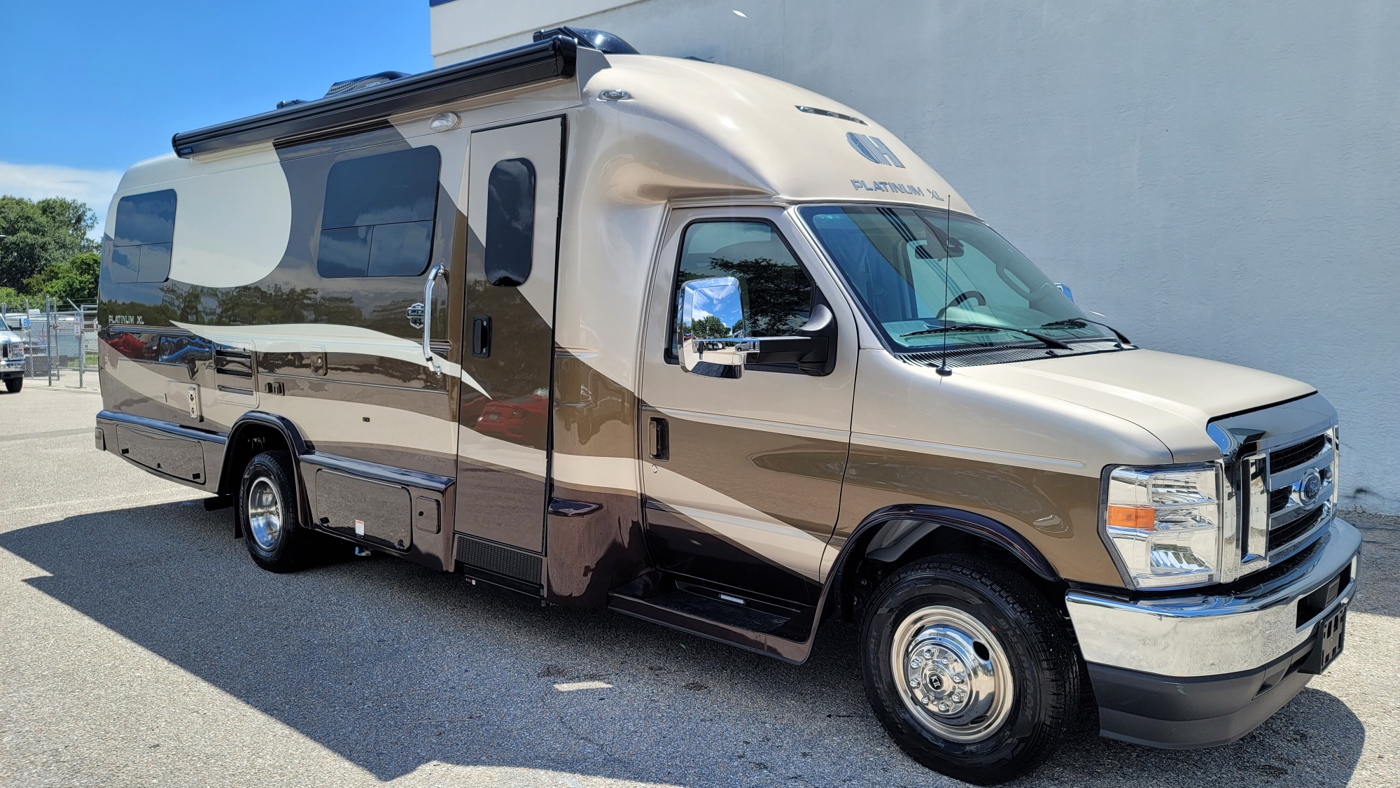 Platinum 261XL Exterior View